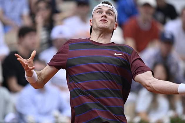 2025 Roland-Garros - Day 9 PARIS, FRANCE - JUNE 02: Alexander Bublik (not seen) of Kazakhstan competes with Jack Draper of Great Britain during the Men s Singles Fourth Round match on Day Nine of the 2025 French Open at Roland Garros on June 02, 2025 in Paris, France. Burak Akbulut Anadolu Paris France. Editorial use only. Please get in touch for any other usage.  Copyright: x2025xAnadoluxBurakxAkbulutx