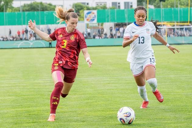 02 06 2025, xhfmx, Soccer U 23 Women International Match, Germany USA v l Sarah Mattner Trembleau Germany U23 in duel with Caiya Hanks USA U23 DFL DFB REGULATIONS PROHIBIT ANY USE OF PHOTOGRAPHS as IMAGE SEQUENCES and or QUASI VIDEO Pforzheim