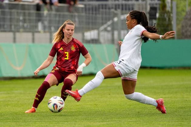 02 06 2025, xhfmx, Soccer U 23 Women International Match, Germany USA v l Sarah Mattner Trembleau Germany U23 is pressured by Caiya Hanks USA U23 DFL DFB REGULATIONS PROHIBIT ANY USE OF PHOTOGRAPHS as IMAGE SEQUENCES and or QUASI VIDEO Pforzheim