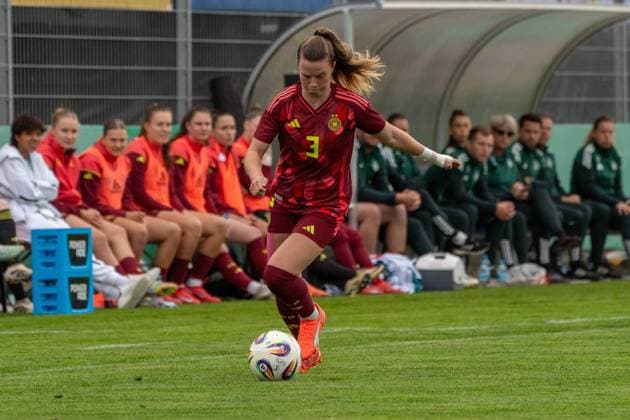02 06 2025, xhfmx, Soccer U 23 Women International Match, Germany USA Sarah Mattner Trembleau Germany U23 brings a cross DFL DFB REGULATIONS PROHIBIT ANY USE OF PHOTOGRAPHS as IMAGE SEQUENCES and or QUASI VIDEO Pforzheim