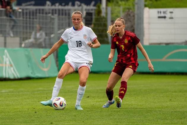 02 06 2025, xhfmx, Soccer U 23 Women International Match, Germany USA v l Evelyn Shores USA U23 in duel with Vivien Endemann Germany U23 DFL DFB REGULATIONS PROHIBIT ANY USE OF PHOTOGRAPHS as IMAGE SEQUENCES and or QUASI VIDEO Pforzheim