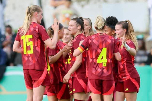 Sophie Weidauer Germany celebrates her goal with teammates, Friendly match, Germany vs USA U23, Kramski Arena on 02 June 2025 in Pforzheim, Germany Photo by Marco Steinbrenner DeFodi Images Sophie Weidauer Germany celebrates her goal with teammates, Friendly match, Germany vs USA U23, Kramski Arena, June 2, 2025 in Pforzheim, Germany Photo by Marco Steinbrenner DeFodi Images