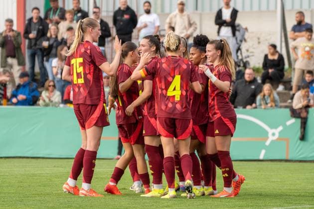 02 06 2025, xhfmx, Soccer U 23 Women International Match, Germany USA v l Camilla Küver Germany U23 , Tuana Mahmoud Germany U23 , Vanessa Diehm Germany U23 , Shekiera Martinez Germany U23 cheer the 1 0 by Sophie Weidauer Germany U23 for Germany DFL DFB REGULATIONS PROHIBIT ANY USE OF PHOTOGRAPHS as IMAGE SEQUENCES and or QUASI VIDEO Pforzheim