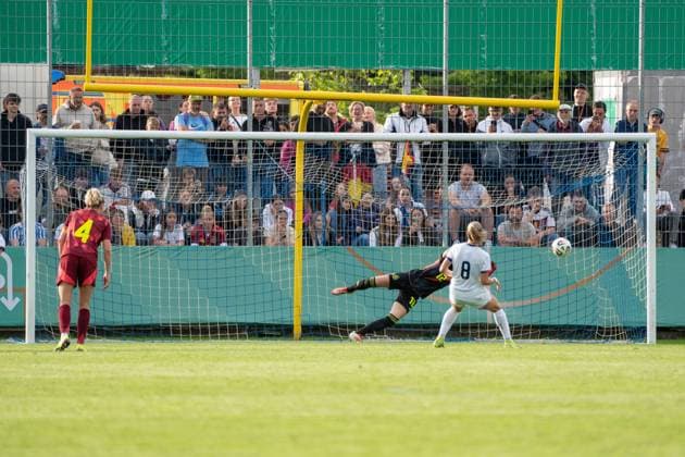 02 06 2025, xhfmx, Soccer U 23 Women International Match, Germany USA Korbin Albert USA U23 scores the 1 1 DFL DFB REGULATIONS PROHIBIT ANY USE OF PHOTOGRAPHS as IMAGE SEQUENCES and or QUASI VIDEO Pforzheim