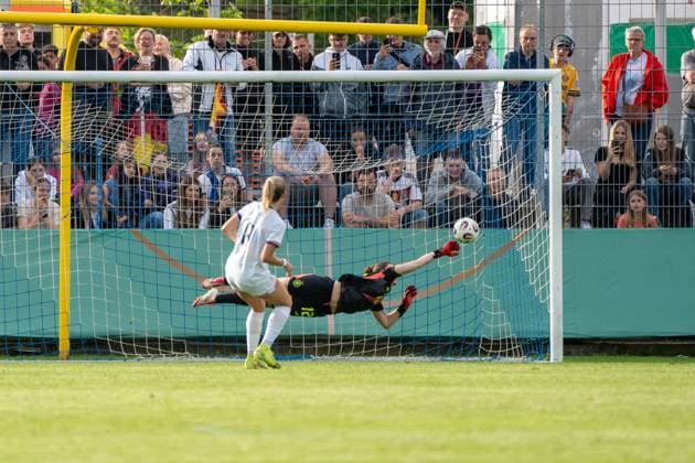 02 06 2025, xhfmx, Soccer U 23 Women International Match, Germany USA Korbin Albert USA U23 scores the 1 1 DFL DFB REGULATIONS PROHIBIT ANY USE OF PHOTOGRAPHS as IMAGE SEQUENCES and or QUASI VIDEO Pforzheim