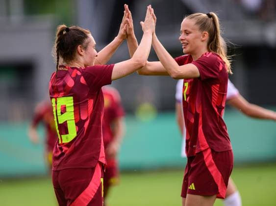 The 1 0 for Germany, Goal scorer, Sophie Weidauer Germany U23, 19 ,Vivien Endemann Germany U23, 07 , is happy with the goal scorer, Germany vs USA, Soccer, Women, U23 international, Test match, Season 2024 2025, 02 06 2025 Eibner Pressefoto Andreas Ulmer Germany vs USA, Soccer, Women, U23 international, Test match, Season 2024 2025, 02 06 2025 Pforzheim Copyright: xEibner-Pressefoto AndreasxUlmerx EP_AUR