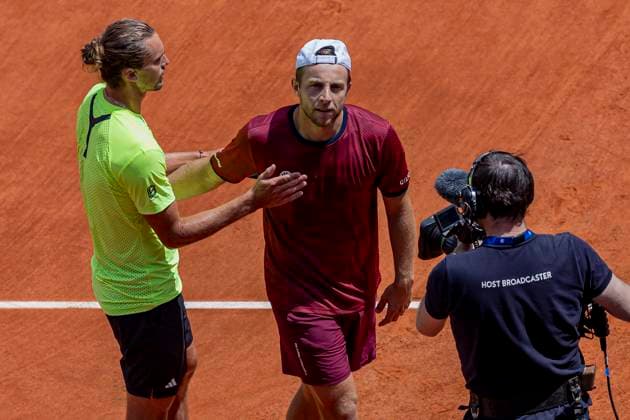 2025 French Open - Day Nine Tallon Griekspoor gives up the fight against Alexander Zverev (4 6, 0 3) at the Roland Garros Grand Slam Tournament in Paris, France, on June 2, 2025. Paris France  Copyright: xRobertxSzaniszlox originalFilename:szaniszlo-notitle250602_npFiZ.jpg