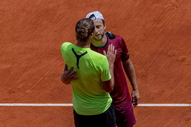 2025 French Open - Day Nine Tallon Griekspoor gives up the fight against Alexander Zverev (4 6, 0 3) at the Roland Garros Grand Slam Tournament in Paris, France, on June 2, 2025. Paris France  Copyright: xRobertxSzaniszlox originalFilename:szaniszlo-notitle250602_npjAU.jpg