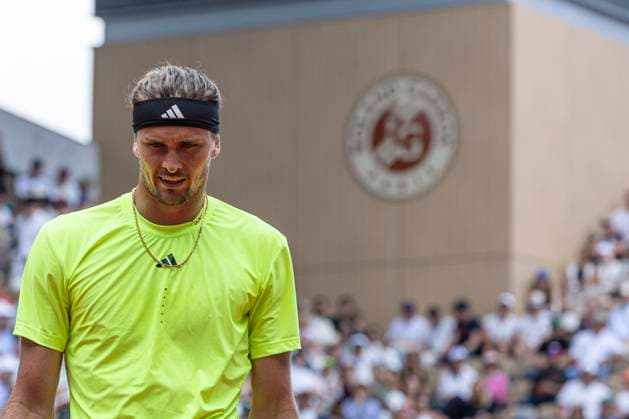 2025 French Open - Day Nine Alexander Zverev plays during the match at the Roland Garros Grand Slam Tournament in Paris, France, on June 2, 2025. Paris France  Copyright: xRobertxSzaniszlox originalFilename:szaniszlo-notitle250602_npXmm.jpg