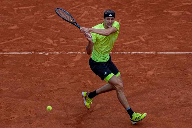 2025 French Open - Day Nine Alexander Zverev returns the ball against Tallon Griekspoor at the Roland Garros Grand Slam Tournament in Paris, France, on June 2, 2025. Paris France  Copyright: xRobertxSzaniszlox originalFilename:szaniszlo-notitle250602_npzj0.jpg