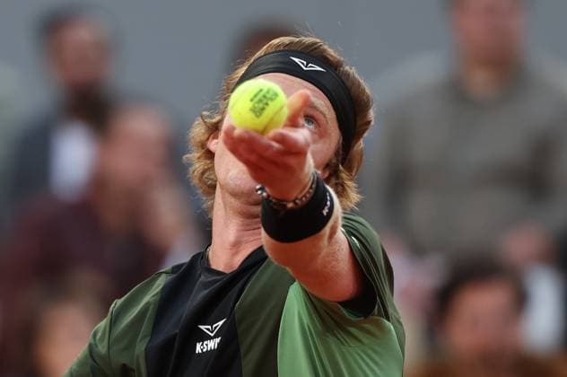 ROLAND GARROS 2025 Thierry Larret MAXPPP - PARIS (75) 02 06 2025 Thierry Larret Maxppp. Tennis. Roland Garros 2025. Internationaux de France de tennis. Stade Roland Garros, Paris (75). Le 2 juin 2025. Court Philippe Chatrier : Jannik SINNER (ITA) vs Andrey RUBLEV (RUS) PARIS (75) STADE ROLAND GARROS PARIS ILE DE FRANCE FRANCE  Copyright: xMAXPPPxThierryxLarretx TLR202506022755 TLR202506022755