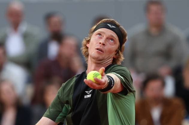 ROLAND GARROS 2025 Thierry Larret MAXPPP - PARIS (75) 02 06 2025 Thierry Larret Maxppp. Tennis. Roland Garros 2025. Internationaux de France de tennis. Stade Roland Garros, Paris (75). Le 2 juin 2025. Court Philippe Chatrier : Jannik SINNER (ITA) vs Andrey RUBLEV (RUS) PARIS (75) STADE ROLAND GARROS PARIS ILE DE FRANCE FRANCE  Copyright: xMAXPPPxThierryxLarretx TLR202506022756 TLR202506022756