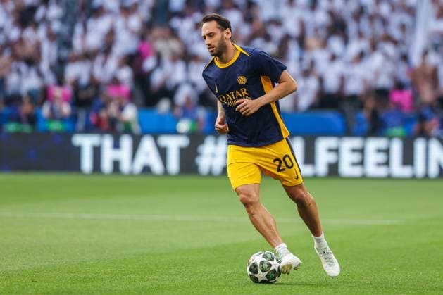 Paris Saint Germain FC vs FC Internazionale UEFA Champions League 2024 25 Final 31 05 2025 Hakan Calhanoglu of FC Internazionale warms up during UEFA Champions League 2024 25 Final football match between Paris Saint Germain FC and FC Internazionale at Munich Football Arena Copyright: xBEAUTIFULxSPORTS Carabellix