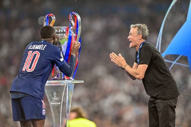 Paris Saint-Germain v Inter, UEFA Champions League final, Munich, Germany Munich, Germany. 31st, May 2025. Ousmane Dembele (10) of Paris Saint-Germain is kissing the UCL trophy with head coach Luis Enrique applauding at the 2025 UEFA Champions League final between Paris Saint-Germain and Inter at the Allianz Arena in Munich. Germany, Munich  Copyright: xGonzalesxPhoto TommasoxFimianox