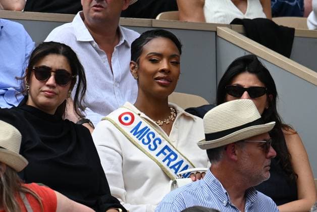 Roland Garros 2025: Miss France 2025, Angelique Angarni-filopon present during the victory of Lois Boisson (FRA) in the round of 16, women s singles on the Philippe-Chatrier court during the Grand Slam tennis tournament, on June 2, 2025, at the Roland-Garros stadium in Paris, France. - 02 06 2025 - France Ile-de-France (region) Paris -  JulienxMattiax xLexPictorium LePictorium_0309627