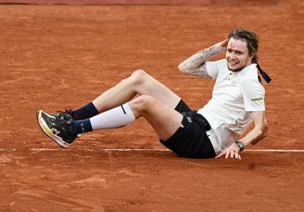 Roland Garros 2025, Grand Slam Tennis, Paris, France, 02 01 2023 Alexander Bublik (KAZ) celebrates winning his Fourth Round match against Jack Draper (GBR) at Roland Garros 2025 Paris Roland Garros Paris FRA, UK NEWSPAPERS OUT Copyright: xRogerxParkerx