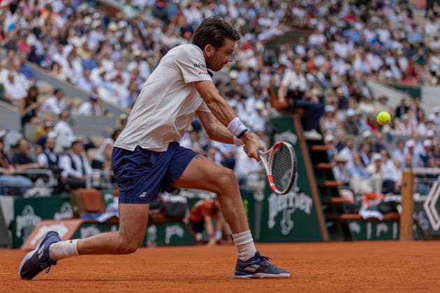 2025 French Open - Day Nine Cameron Norrie returns the ball against Novak Djokovic at the Roland Garros Grand Slam Tournament in Paris, France, on June 2, 2025. Paris France  Copyright: xRobertxSzaniszlox originalFilename:szaniszlo-notitle250602_npnuU.jpg