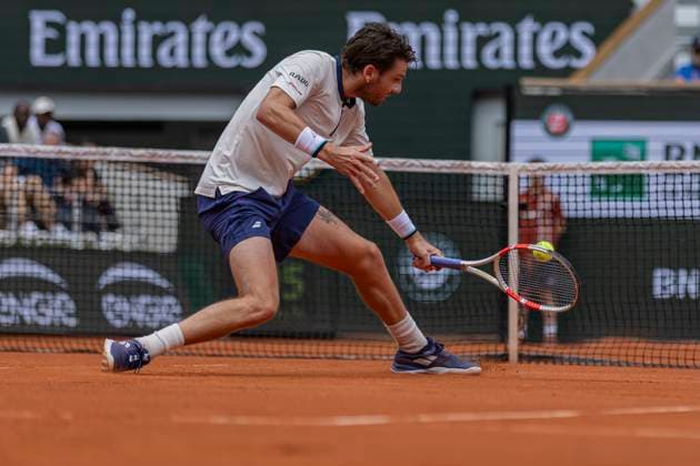 2025 French Open - Day Nine Cameron Norrie returns the ball against Novak Djokovic at the Roland Garros Grand Slam Tournament in Paris, France, on June 2, 2025. Paris France  Copyright: xRobertxSzaniszlox originalFilename:szaniszlo-notitle250602_npDO4.jpg