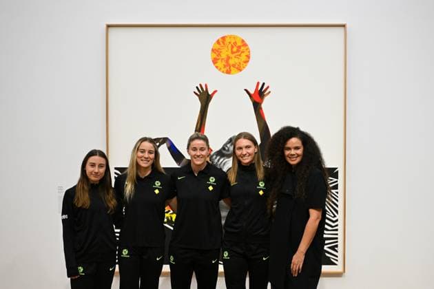 Sport Bilder des Tages MATILDAS NATIONAL PORTRAIT GALLERY ANNOUNCEMENT, Matildas players Clare Hunt, Clare Wheeler, Courtney Nevin and Teagan Micah pose for photogrpahs with artist Angela Tiatia during an announcement at the National Portrait Gallery Of Australia in Canberra, Tuesday, June 3, 2025. The National Portrait Gallery today announced a major new video portrait of all 23 players from the FIFA Women™s World Cup 2023 Final Squad to be finished by the end of the year. ( NO ARCHIVING Canberra Australian Capital Territory Australia  Copyright: xLukasxCochx 20250603192089502540