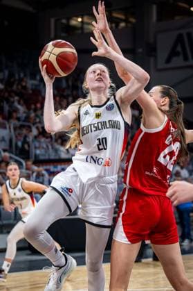 Basketball Bamberg 31.05.2025 Länderspiel DBB Frauen Damen Deutschland (GER) - Tschechien (CZE) Frida Bühner (Deutschland, No.20) Emma Cechova (Tschechien, No.22) *** Basketball Bamberg 31 05 2025 International match DBB Women Women Germany GER Czech Republic CZE Frida Bühner Germany, No 20 Emma Cechova Czech Republic, No 22