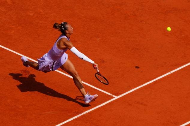 Qinwen Zheng in quarter final action French Open Tennis, Day Ten, Tennis, Roland Garros, Paris, France - 03 Jun 2025 EDITORIAL USE ONLY No use with unauthorised audio, video, data, fixture lists, club league logos or live services. Online in-match use limited to 120 images, no video emulation. No use in betting, games or single club league player publications. Copyright: xJavierxGarcia Shutterstockx 15335298e