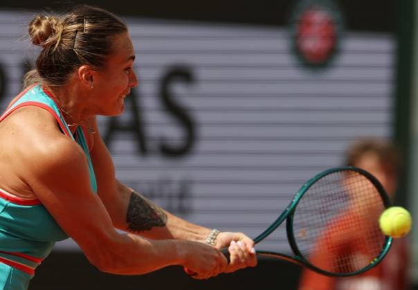 (250603) -- PARIS, June 3, 2025 -- Aryna Sabalenka returns a shot during the women s singles quarterfinal between Zheng Qinwen of China and Aryna Sabalenka of Belarus at the French Open tennis tournament at Roland Garros, Paris, France, June 3, 2025. ) (SP)FRANCE-PARIS-TENNIS-FRENCH OPEN-WOMEN S SINGLES-QUARTERFINAL GaoxJing 