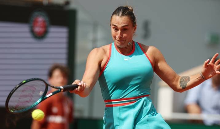 (250603) -- PARIS, June 3, 2025 -- Aryna Sabalenka serves during the women s singles quarterfinal between Zheng Qinwen of China and Aryna Sabalenka of Belarus at the French Open tennis tournament at Roland Garros, Paris, France, June 3, 2025. ) (SP)FRANCE-PARIS-TENNIS-FRENCH OPEN-WOMEN S SINGLES-QUARTERFINAL GaoxJing 