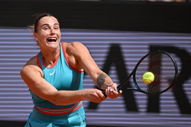 2025 Roland-Garros - Day 10 PARIS, FRANCE - JUNE 03: Belarus Aryna Sabalenka in action against against China s Zheng Qinwen during quarter-final women s singles match on day 10 of the French Open tennis tournament on Court Philippe-Chatrier at the Roland-Garros Complex in Paris on June 3, 2025. Mustafa Yalcin Anadolu Paris France. Editorial use only. Please get in touch for any other usage.  Copyright: x2025xAnadoluxMustafaxYalcinx