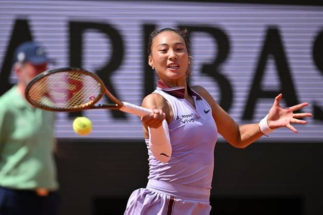 2025 Roland-Garros - Day 10 PARIS, FRANCE - JUNE 03: Belarus Aryna Sabalenka in action against against China s Zheng Qinwen during quarter-final women s singles match on day 10 of the French Open tennis tournament on Court Philippe-Chatrier at the Roland-Garros Complex in Paris on June 3, 2025. Mustafa Yalcin Anadolu Paris France. Editorial use only. Please get in touch for any other usage.  Copyright: x2025xAnadoluxMustafaxYalcinx