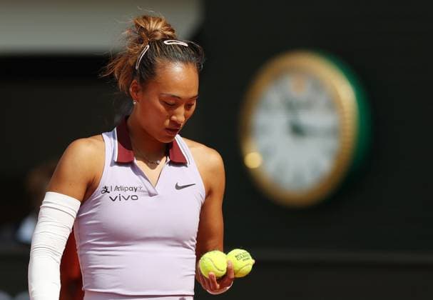 (250603) -- PARIS, June 3, 2025 -- Zheng Qinwen reacts during the women s singles quarterfinal between Zheng Qinwen of China and Aryna Sabalenka of Belarus at the French Open tennis tournament at Roland Garros, Paris, France, June 3, 2025. ) (SP)FRANCE-PARIS-TENNIS-FRENCH OPEN-WOMEN S SINGLES-QUARTERFINAL GaoxJing 