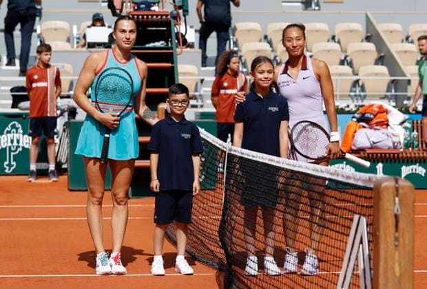 (250603) -- PARIS, June 3, 2025 -- Zheng Qinwen (1st R) of China and Aryna Sabalenka (1st L) of Belarus pose for photos before the women s singles quarterfinal at the French Open tennis tournament at Roland Garros, Paris, France, June 3, 2025. ) (SP)FRANCE-PARIS-TENNIS-FRENCH OPEN-WOMEN S SINGLES-QUARTERFINAL GaoxJing 