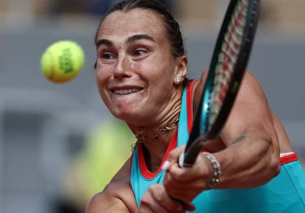 (250603) -- PARIS, June 3, 2025 -- Aryna Sabalenka returns a shot during the women s singles quarterfinal between Zheng Qinwen of China and Aryna Sabalenka of Belarus at the French Open tennis tournament at Roland Garros, Paris, France, June 3, 2025. ) (SP)FRANCE-PARIS-TENNIS-FRENCH OPEN-WOMEN S SINGLES-QUARTERFINAL LixJing 
