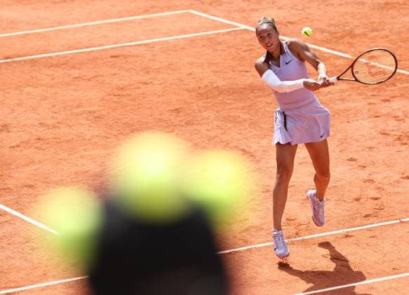 (250603) -- PARIS, June 3, 2025 -- Zheng Qinwen returns a shot during the women s singles quarterfinal between Zheng Qinwen of China and Aryna Sabalenka of Belarus at the French Open tennis tournament at Roland Garros, Paris, France, June 3, 2025. ) (SP)FRANCE-PARIS-TENNIS-FRENCH OPEN-WOMEN S SINGLES-QUARTERFINAL LixJing 