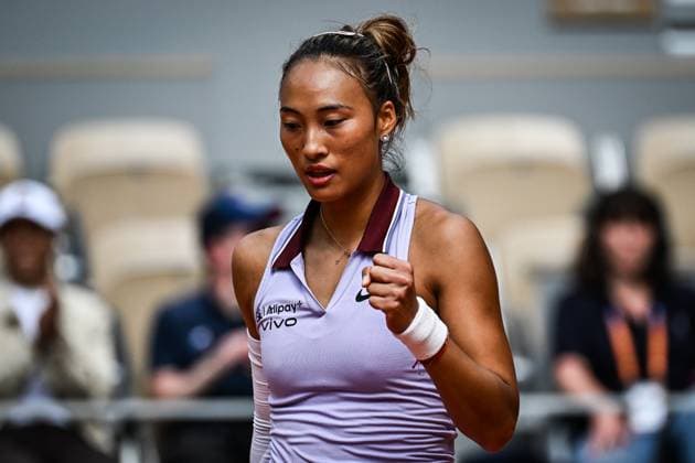 June 3, 2025, Paris, France, France: Qinwen ZHENG of China celebrates his point during the tenth day of Roland-Garros 2025, French Open 2025, Grand Slam tennis tournament at Roland-Garros Stadium on June 03, 2025 in Paris, France. Paris France - ZUMAm308 20250603_zsp_m308_009 Copyright: xMatthieuxMirvillex