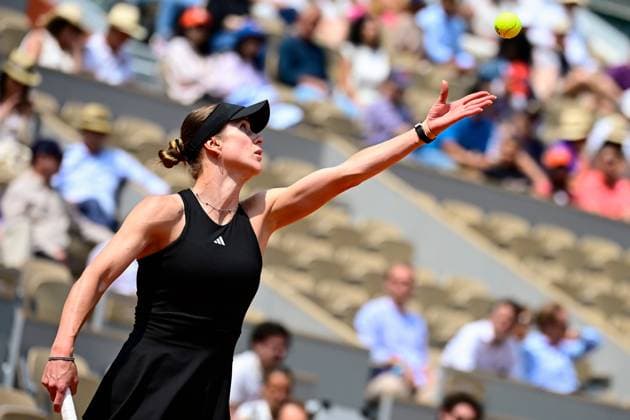 TENNIS : Roland Garros 2025 - Internationaux de France - 03 06 2025 Elina Svitolina ( UKR ) serves during the 2025 French Open at Roland Garros on Juin 03, 2025 in Paris, France. ( Photo Dante Badano PSNewz ) - ParisFrance  Copyright: xx