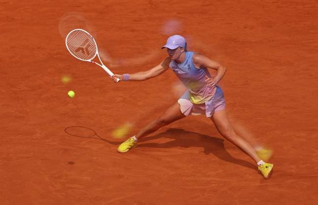 Iga Swiatek of Poland in action French Open Tennis, Day Ten, Tennis, Roland Garros, Paris, France - 03 Jun 2025 EDITORIAL USE ONLY No use with unauthorised audio, video, data, fixture lists, club league logos or live services. Online in-match use limited to 120 images, no video emulation. No use in betting, games or single club league player publications.  Copyright: xEllaxLing Shutterstockx 15335299af