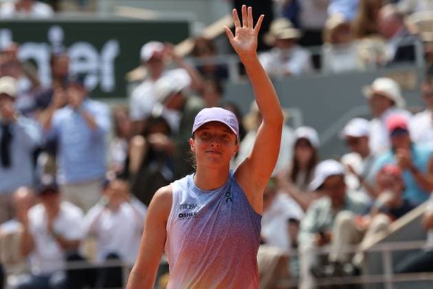 June 3, 2025, Paris, Celestynow, France: IGA SWIATEK of Poland after the match against Elina Svitolina of Ukraine in quarter-final women s singles of French Open 2025 at Roland Garros in Paris. Swiatek won 6:1, 7:5 Paris France - ZUMAc278 20250603_zsp_c278_016 Copyright: xMarcinxCholewinskix
