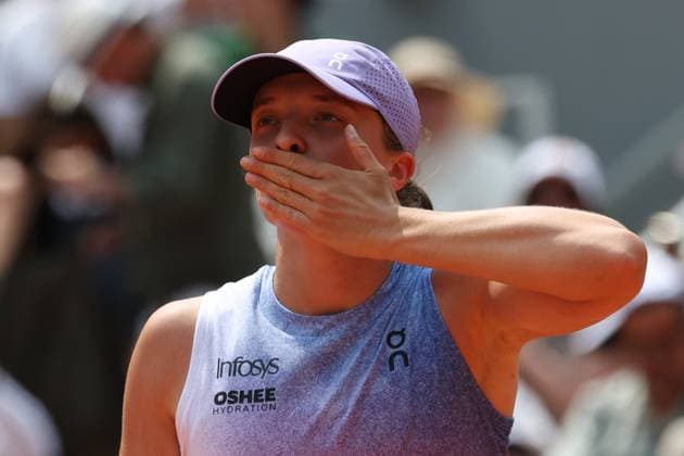 June 3, 2025, Paris, Celestynow, France: IGA SWIATEK of Poland after the match against Elina Svitolina of Ukraine in quarter-final women s singles of French Open 2025 at Roland Garros in Paris. Swiatek won 6:1, 7:5 Paris France - ZUMAc278 20250603_zsp_c278_017 Copyright: xMarcinxCholewinskix