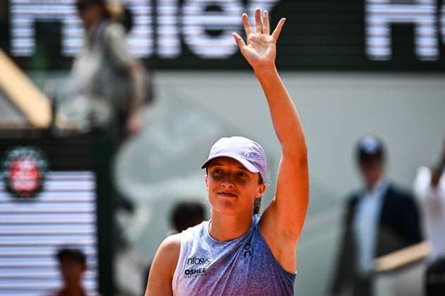 June 3, 2025, Paris, France, France: Iga SWIATEK of Poland celebrates his victory during the tenth day of Roland-Garros 2025, French Open 2025, Grand Slam tennis tournament at Roland-Garros Stadium on June 03, 2025 in Paris, France. Paris France - ZUMAm308 20250603_zsp_m308_021 Copyright: xMatthieuxMirvillex