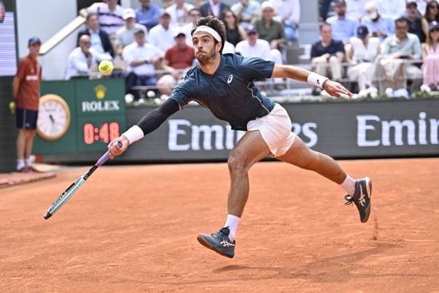 2025 Roland-Garros - Day 10 PARIS, FRANCE - JUNE 3: Lorenzo Musetti of Italy in action against Frances Tiafoe (not seen) of US during the Men s Singles Quarter-Final match on day ten of the 2025 French Open at Court Philippe-Chatrier in Paris, France on June 3, 2025. Burak Akbulut Anadolu Paris France. Editorial use only. Please get in touch for any other usage.  Copyright: x2025xAnadoluxBurakxAkbulutx