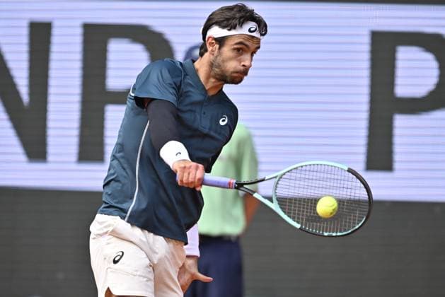 2025 Roland-Garros - Day 10 PARIS, FRANCE - JUNE 3: Lorenzo Musetti of Italy in action against Frances Tiafoe (not seen) of US during the Men s Singles Quarter-Final match on day ten of the 2025 French Open at Court Philippe-Chatrier in Paris, France on June 3, 2025. Burak Akbulut Anadolu Paris France. Editorial use only. Please get in touch for any other usage.  Copyright: x2025xAnadoluxBurakxAkbulutx