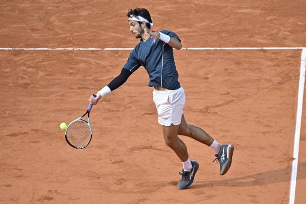 2025 Roland-Garros - Day 10 PARIS, FRANCE - JUNE 3: Frances Tiafoe (not seen) of US and Lorenzo Musetti of Italy compete during the Men s Singles Quarter-Final match on day ten of the 2025 French Open at Court Philippe-Chatrier in Paris, France on June 3, 2025. Burak Akbulut Anadolu Paris France. Editorial use only. Please get in touch for any other usage.  Copyright: x2025xAnadoluxBurakxAkbulutx