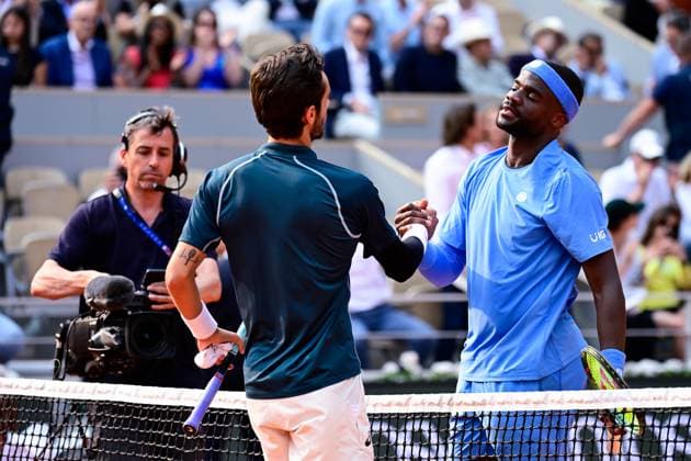 TENNIS : Roland Garros 2025 - Internationaux de France - 03 06 2025 Lorenzo Musetti ( Italy ) shake hands with Frances Tiafoe ( USA ) during the 2025 French Open at Roland Garros on Juin 03, 2025 in Paris, France. ( Photo Dante Badano PSNewz ) - ParisFrance  Copyright: xx