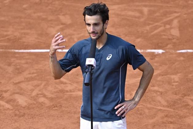 2025 Roland-Garros - Day 10 PARIS, FRANCE - JUNE 3: Lorenzo Musetti of Italy delivers a victory speech after winning against Frances Tiafoe (not seen) of US during the Men s Singles Quarter-Final match on day ten of the 2025 French Open at Court Philippe-Chatrier in Paris, France on June 3, 2025. Burak Akbulut Anadolu Paris France. Editorial use only. Please get in touch for any other usage.  Copyright: x2025xAnadoluxBurakxAkbulutx