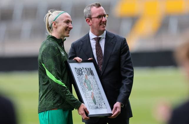 UEFA Women s Nations League 2025, Pairc Ui Chaoimh, Cork 3 6 2025 Republic of Ireland WNT vs Slovenia FAI chief executive officer David Courell makes a presentation to Louise Quinn ahead of her final Ireland cap David Courell makes a presentation to Louise Quinn ahead of her final Ireland cap 3 6 2025  Copyright: x INPHO RyanxByrnex RB1_9791
