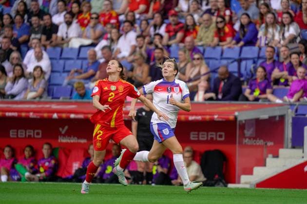 Barcelona, Spain, June 2nd 2025 Lauren Hemp (N11) fight for the ball with Patri Guijarro (N12) during UEFA Women s Nations League match between Spain v England at the Estadio RCDE in Barcelona, Spain (Andres Lopez Sheridan SPP) Copyright: xAndresxLopezxSheridanxx xSPPx spp-en-AnLoShSp-ALS_SPA-ENG-14