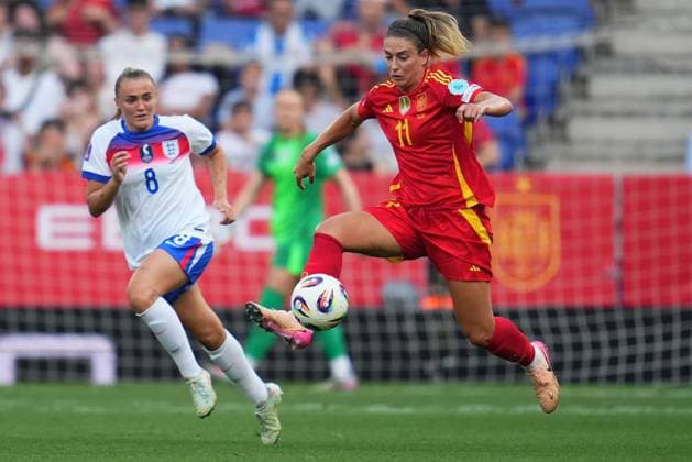 Georgia Stanway of England and Alexia Putellas of Spain Spain Women v England Women, UEFA Women s Nations League - League A - Group 3, Football, RCDE Stadium, Barcelona, Spain - 03 Jun 2025 EDITORIAL USE ONLY No use with unauthorised audio, video, data, fixture lists, club league logos or live services. Online in-match use limited to 120 images, no video emulation. No use in betting, games or single club league player publications. Copyright: xBaguxBlanco Shutterstockx 15338013k