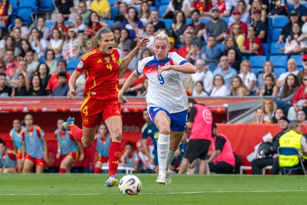 Barcelona, Spain, June 2nd 2025 Alessia Russo (N9) shoot to score the first goal during UEFA Women s Nations League match between Spain v England at the Estadio RCDE in Barcelona, Spain (Andres Lopez Sheridan SPP) Copyright: xAndresxLopezxSheridanxx xSPPx spp-en-AnLoShSp-ALS_SPA-ENG-16