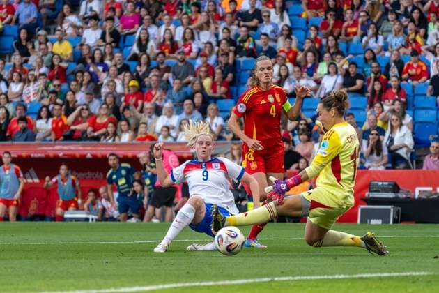 Barcelona, Spain, June 2nd 2025 Alessia Russo (N9) scores the first goal during UEFA Women s Nations League match between Spain v England at the Estadio RCDE in Barcelona, Spain (Andres Lopez Sheridan SPP) Copyright: xAndresxLopezxSheridanxx xSPPx spp-en-AnLoShSp-ALS_SPA-ENG-17