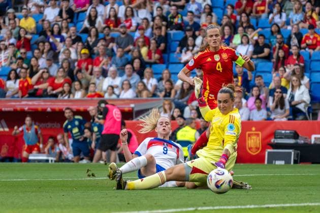 Barcelona, Spain, June 2nd 2025 Alessia Russo (N9) scores the first goal during UEFA Women s Nations League match between Spain v England at the Estadio RCDE in Barcelona, Spain (Andres Lopez Sheridan SPP) Copyright: xAndresxLopezxSheridanxx xSPPx spp-en-AnLoShSp-ALS_SPA-ENG-18